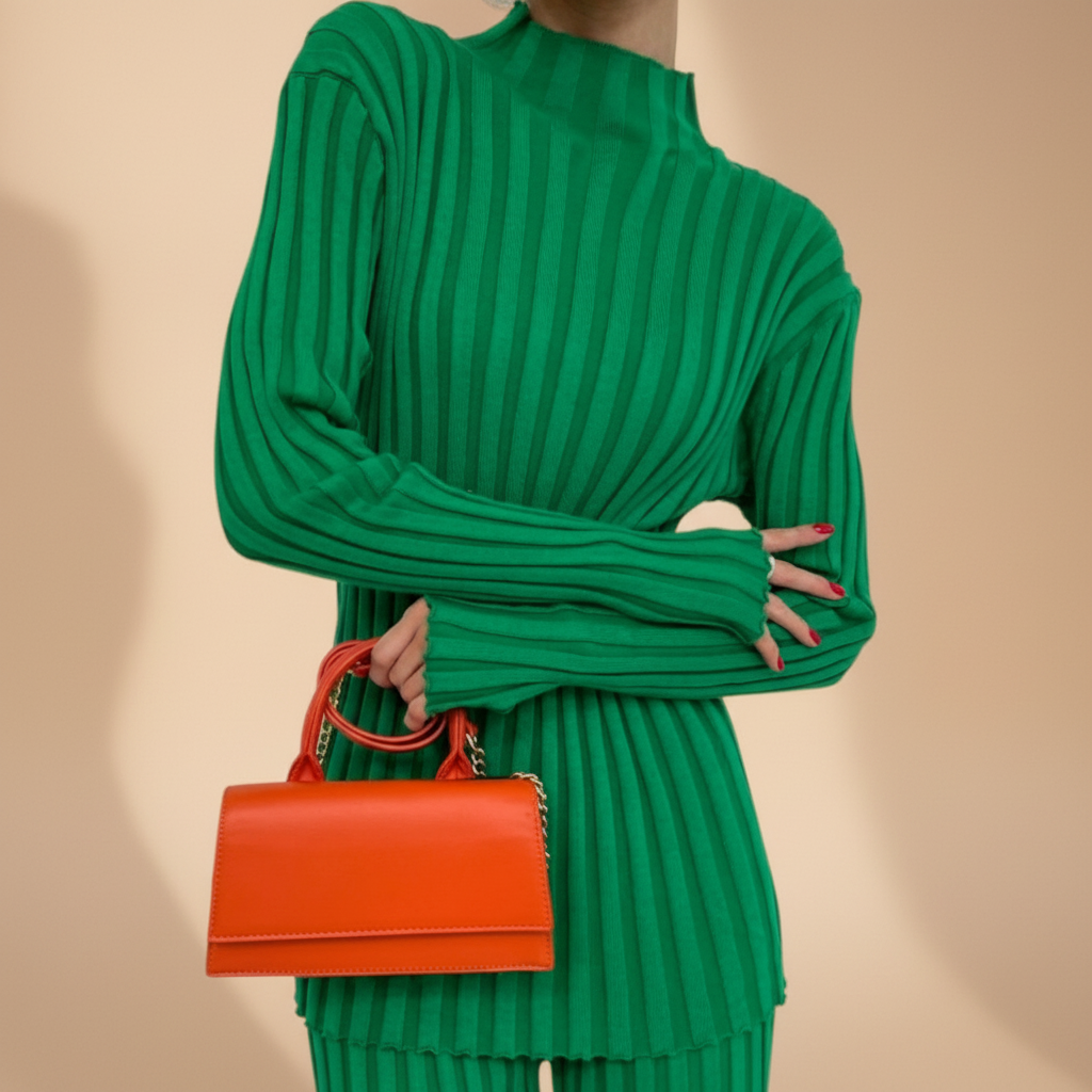 Κομψό πλεκτό σετ με μοντέρνες λεπτομέρειες